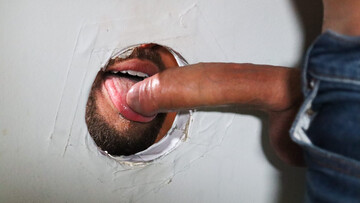 Italian lover tries black cock through the gloryhole