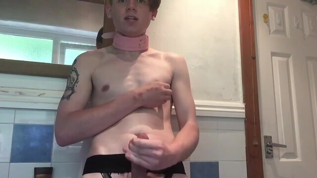 Ginger twink teen stuffs his tight arse to jerk off