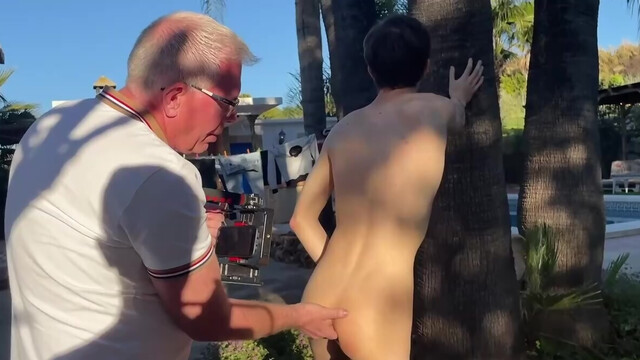 Twink is in having a gangbanging party while outside