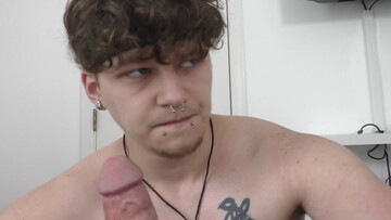 Pierced amateur boyfriend screams in loud missionary POV