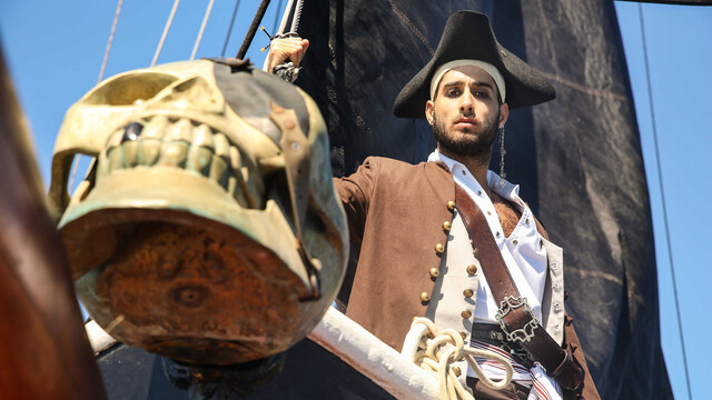 Pirate porn scene with Jack Sparrow fucking